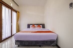 OYO 2728 Sinulingga Residence