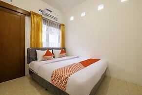 OYO 2728 Sinulingga Residence