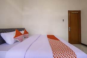 OYO 2728 Sinulingga Residence