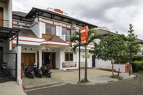 OYO 2728 Sinulingga Residence