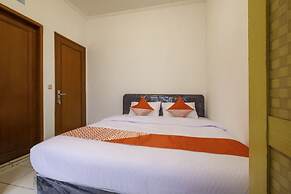 OYO 2728 Sinulingga Residence