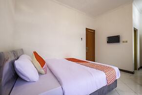 OYO 2728 Sinulingga Residence