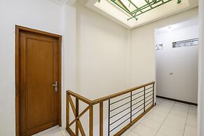 OYO 2728 Sinulingga Residence