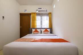 OYO 2728 Sinulingga Residence