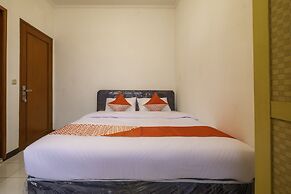 OYO 2728 Sinulingga Residence