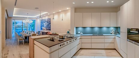 Beachfront Villa Seven Sins with Pool