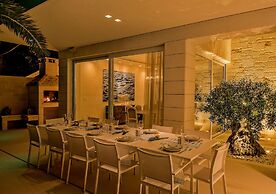 Beachfront Villa Seven Sins with Pool