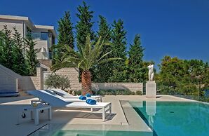 Beachfront Villa Seven Sins with Pool