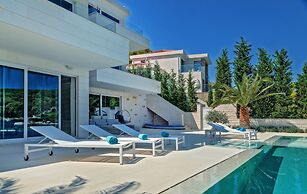 Beachfront Villa Seven Sins with Pool