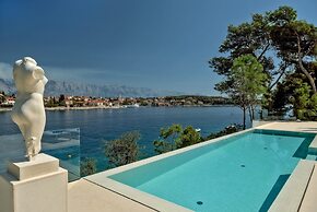 Beachfront Villa Seven Sins with Pool