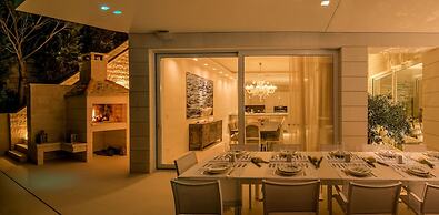 Beachfront Villa Seven Sins with Pool