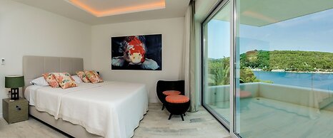 Beachfront Villa Seven Sins with Pool