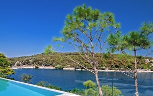 Beachfront Villa Seven Sins with Pool