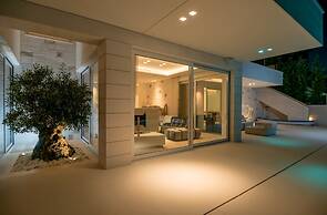 Beachfront Villa Seven Sins with Pool