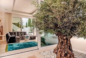 Beachfront Villa Seven Sins with Pool