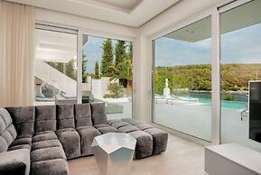 Beachfront Villa Seven Sins with Pool