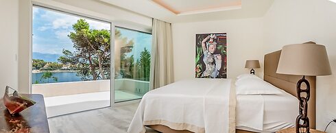 Beachfront Villa Seven Sins with Pool