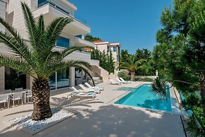 Beachfront Villa Seven Sins with Pool