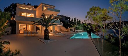 Beachfront Villa Seven Sins with Pool