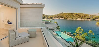 Beachfront Villa Seven Sins with Pool