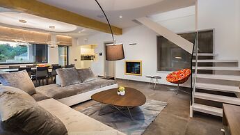 Beachfront Villa Azzurro With Pool