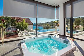 Beachfront Villa Azzurro With Pool