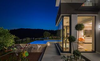 Beachfront Villa Azzurro With Pool