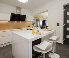 Beachfront Villa Azzurro With Pool