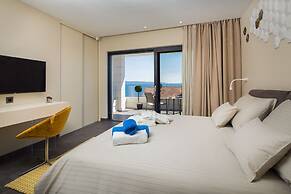 Beachfront Villa Azzurro With Pool