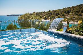 Beachfront Villa Azzurro With Pool