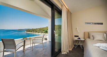 Beachfront Villa Azzurro With Pool