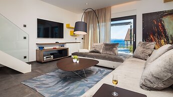 Beachfront Villa Azzurro With Pool