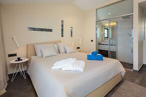 Beachfront Villa Azzurro With Pool