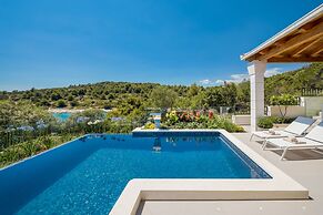 Beachfront Villa Azzurro With Pool
