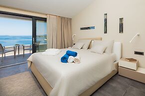 Beachfront Villa Azzurro With Pool