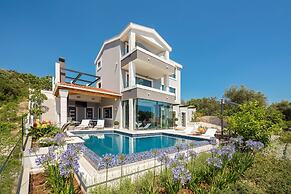 Beachfront Villa Azzurro With Pool