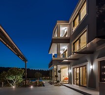 Beachfront Villa Azzurro With Pool