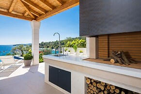 Beachfront Villa Azzurro With Pool