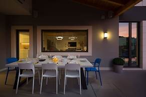 Beachfront Villa Azzurro With Pool