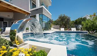 Beachfront Villa Azzurro With Pool