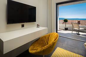 Beachfront Villa Azzurro With Pool