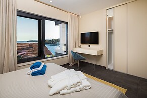 Beachfront Villa Azzurro With Pool