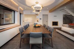 Beachfront Villa Azzurro With Pool