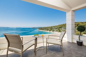 Beachfront Villa Azzurro With Pool