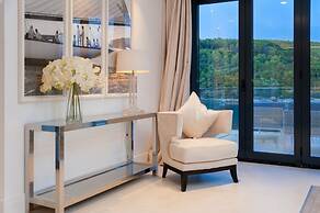 Luxury Villa Silent with Infinity Pool