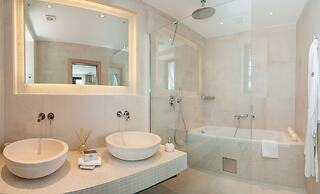 Luxury Villa Silent with Infinity Pool