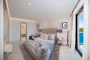 Luxury Villa Silent with Infinity Pool