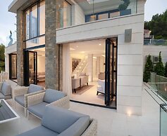 Luxury Villa Silent with Infinity Pool