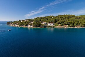 Luxury Villa Silent with Infinity Pool