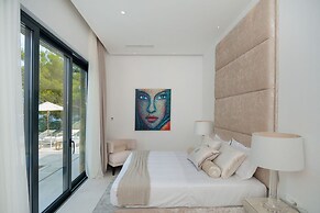 Luxury Villa Silent with Infinity Pool